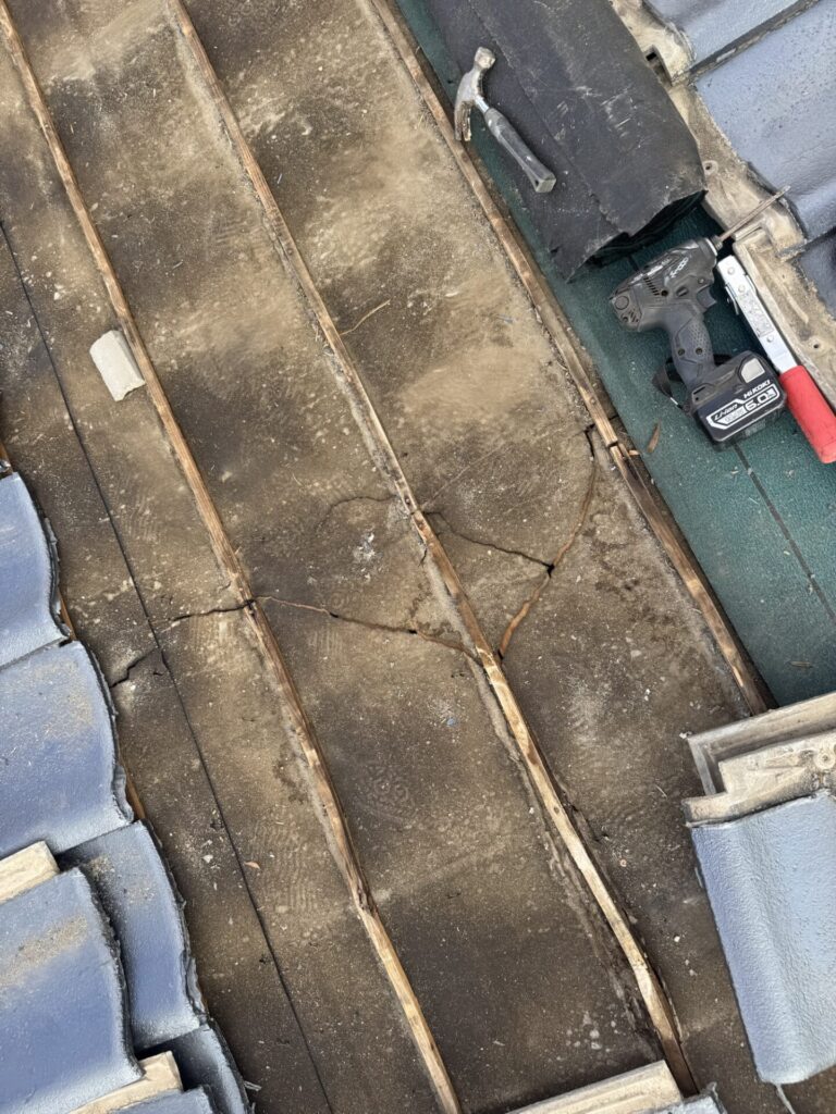 瓦撤去後既存ルーフィング状況