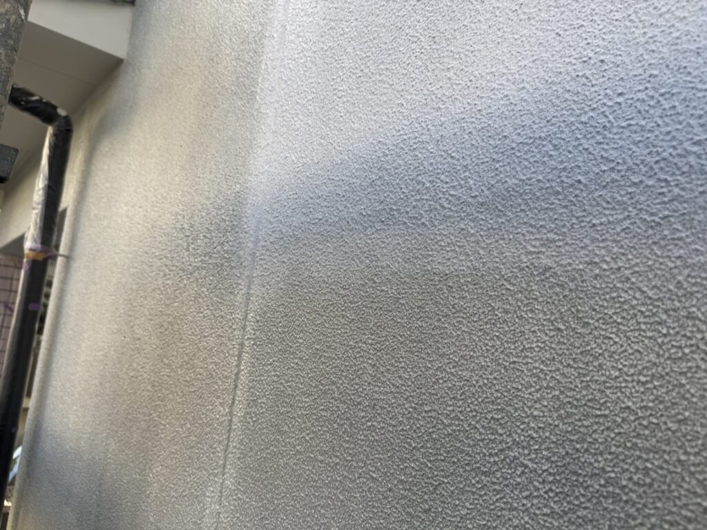 熊本市中央区　Ｔ様邸　外壁下塗り2層目施工途中