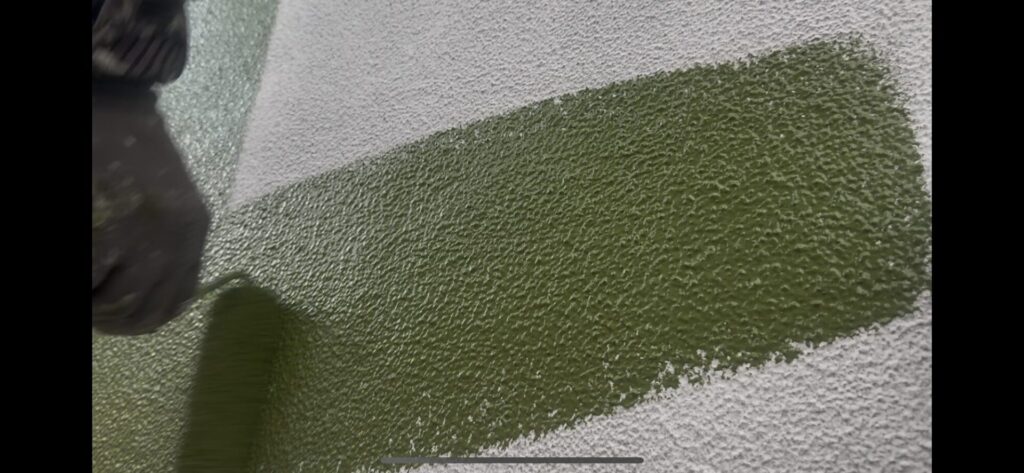 熊本市中央区　ラジカル塗料で外壁３層目中塗り