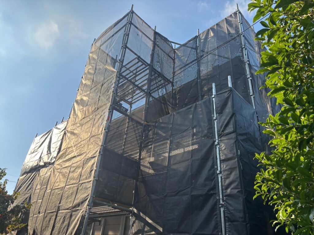 熊本市中央区にて塗装工事用足場組立スタート(‘ω’)ノ